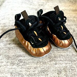 Nike foam posits size 1C